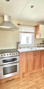 2 bed Park Home in Hosler Park , New Romney, TN28 8XD - Photo 4