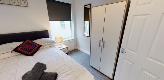 1 bedroom in a house share to rent - Photo 2
