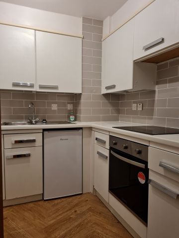 1 Bed Flat, Shad Thames, SE1 - Photo 5