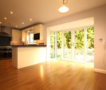 5 bedroom detached house to rent - Photo 2