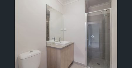 **RECEIVE ONE MONTH FREE RENT, ASK US HOW! Modern 3-Bedroom Townhome in Wollert Rise – Move-In Ready! - Photo 4