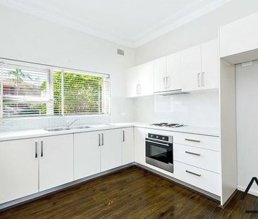 Gorgeous Two Bedroom Flat - Photo 4