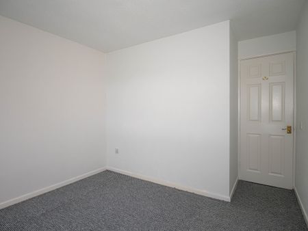 3 bedroom semi-detached to let - Photo 2