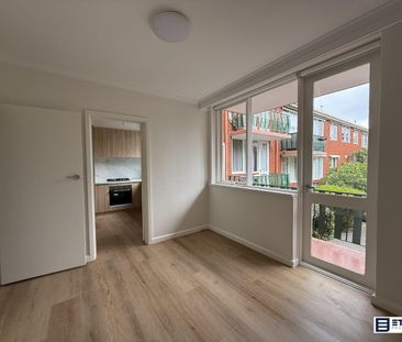 Modern, Fresh & Spacious Two-Bedroom Apartment! - Photo 1