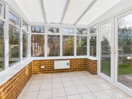 4 bedroom detached house to rent - Photo 2