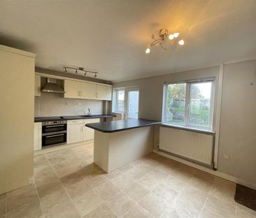 3 bedroom semi-detached house to rent - Photo 6