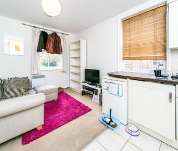1 bedroom flat to rent - Photo 2