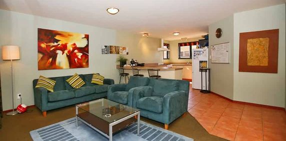 Superb Studio Room Accommodation - Available now! - Photo 2