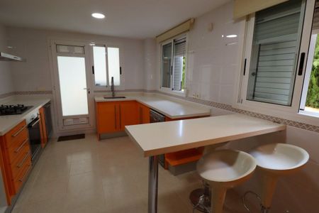 5 room luxury Semidetached House for rent in Godella, Spain - Photo 5