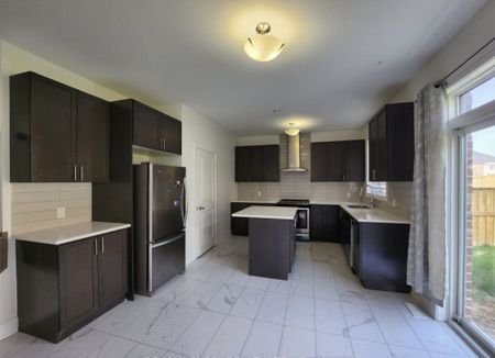 For Lease - 9 Acacia Court, East Gwillimbury, Ontario - Photo 4
