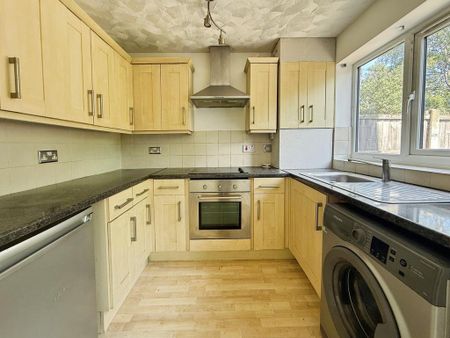 3 bedroom semi-detached house to rent - Photo 5