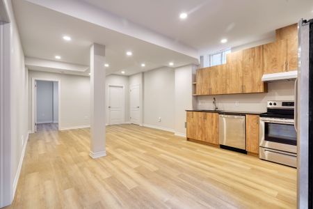 For Lease - 136 Milby Crescent, Bradford West Gwillimbury, Ontario - Photo 5