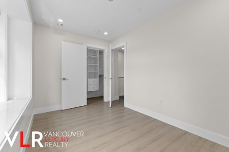 Duplex in Vancouver East Side, BC - Photo 4
