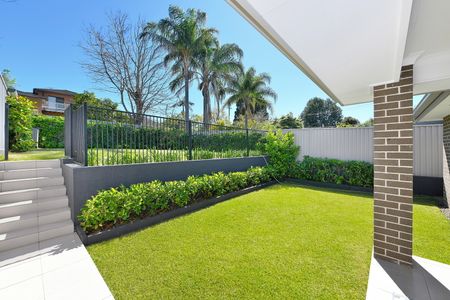 33 Carrington Avenue, Mortdale NSW 2223 - House For Rent | Domain - Photo 2