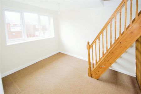 3 bedroom semi-detached house to rent - Photo 3