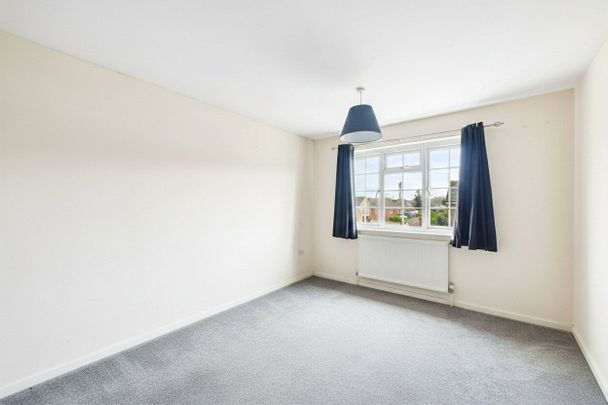 3 bedroom House in Hatherwood, Yateley - Photo 1