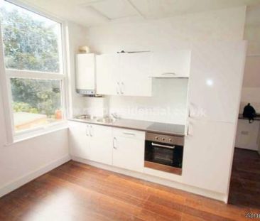 2 bedroom property to rent in Westcliff On Sea - Photo 4