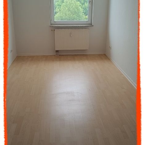 Schöne 2-Zimmer-Wohnung mit Personenaufzug und Balkon sowie EINBAUKÜCHE zu vermieten! - Foto 1