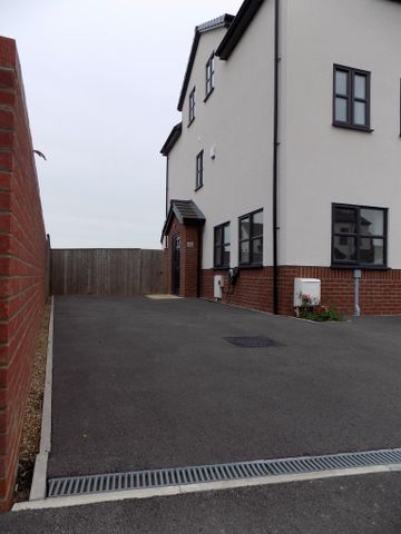 3 bedroom semi-detached house to rent - Photo 2