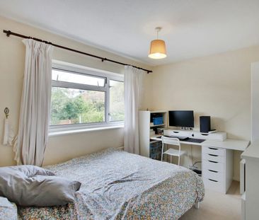 Semi-detached house to rent on - Photo 3