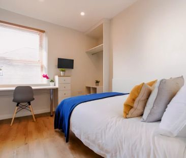 8 Bedrooms - Photo 2