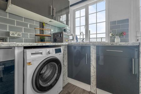 4 bedroom house of multiple occupation to rent - Photo 4