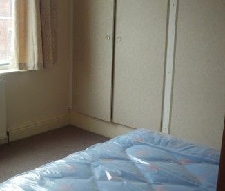 Homely Four Bed House - Photo 4