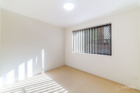 2/16 Madang Crescent, Runaway Bay QLD 4216 - Apartment For Rent | Domain - Photo 3