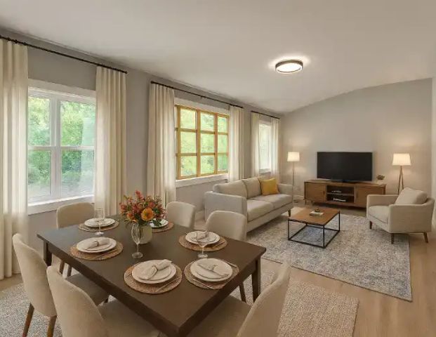 West End Living – Spacious Newly Renovated 2+Den Main For Rent | 569 Sherbrooke Street, Peterborough - Photo 1