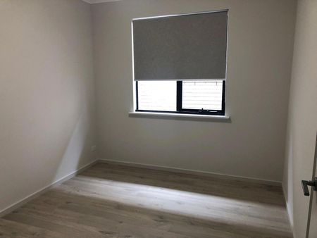 IMPRESSIVE FAMILY LIVING WITH SPACE, STYLE & EXCEPTIONAL ENTERTAINING - Photo 2