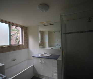 Live in the Heart of Mooloolaba! - Photo 6