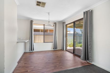 Brick home in a quiet location - Photo 3