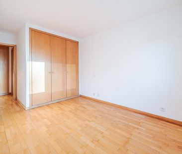 T2 com garagem e Portaria nas Olaias | Avenida Arantes e Oliveira | - Photo 4