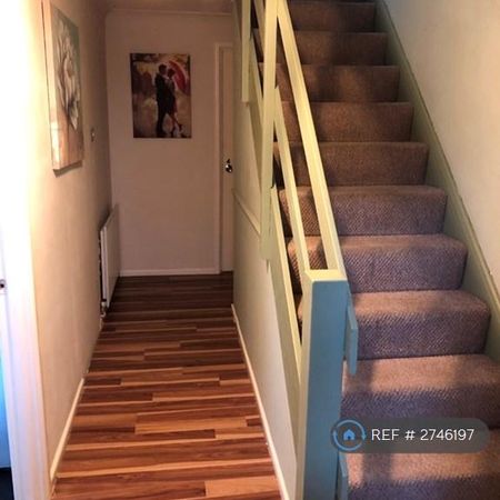 1 bedroom in a house share to rent - Photo 3