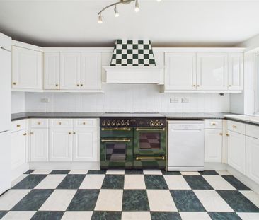 3 bedroom Detached house to rent - Photo 3