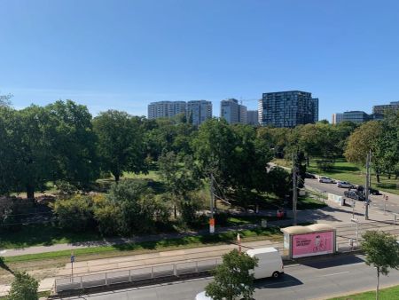 Wohnen im Zentrum - mit Blick zum "Schweizergarten" - Photo 4