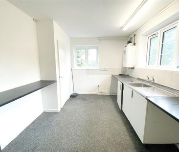 3 bedroom maisonette to rent - Photo 4