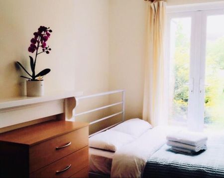 4 bedroom semi-detached house to rent - Photo 3