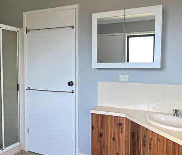 Refined Comfort and Effortless Convenience in the Heart of Lavington - Photo 2