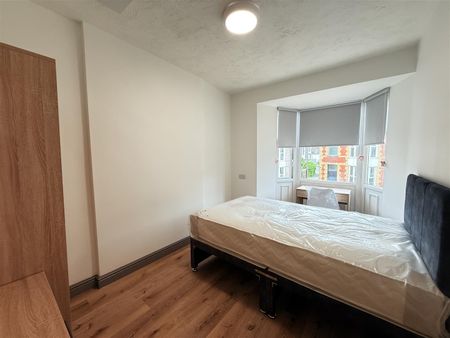 Flat B, 49 Holyhead Road - Photo 2