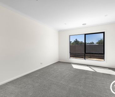 Stylish Family Living with Space to Grow&period; Furnished&period; - Photo 3