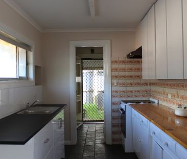 3 Bedroom Home Close to Shops - Available 06&sol;10&sol;2025 - Photo 1
