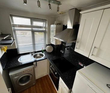 1 Bed Maisonette, Station Road, BS34 - Photo 2