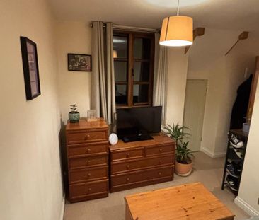 2 bedroom coach house to rent - Photo 6