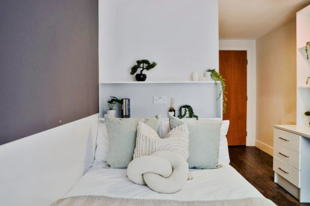 Classic 2 Bed Apartment - Photo 1