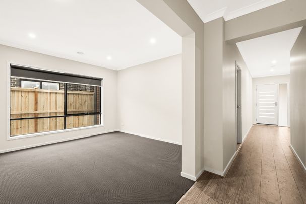 20 Gaston Loop, Officer VIC 3809 - House For Rent | Domain - Photo 1