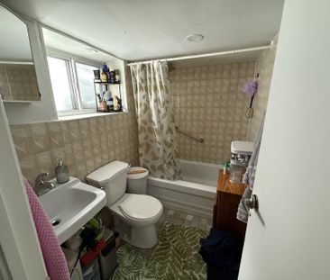 For Lease - 23 Burnfield (Lower) Avenue, Toronto, Ontario - Photo 4