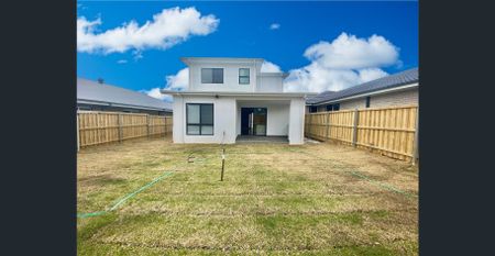 FOUR BEDROOM FAMILY HOME! - Photo 4