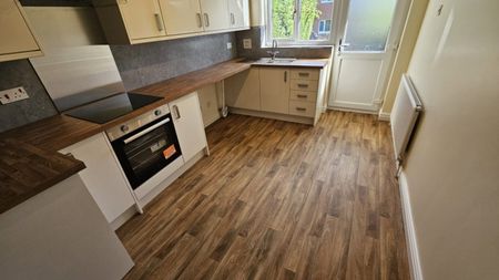 4 bed Detached - To Let - Photo 3