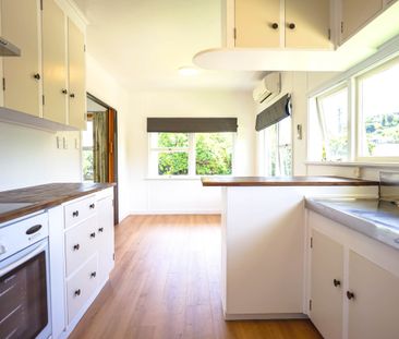 Beautifully Renovated Large Family Home - Photo 6